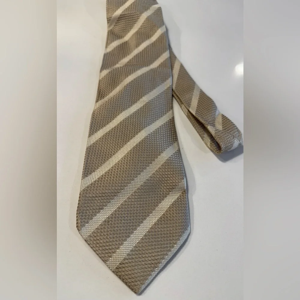 2 Hugo Boss TIE IN ITALIAN-MADE 100% SILK‎